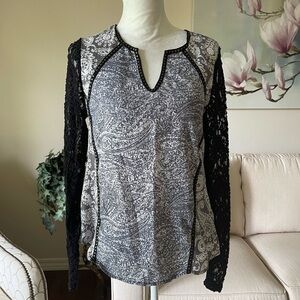 Buckle BKE Boutique Paisley Top With Lace Sleeves And Studs